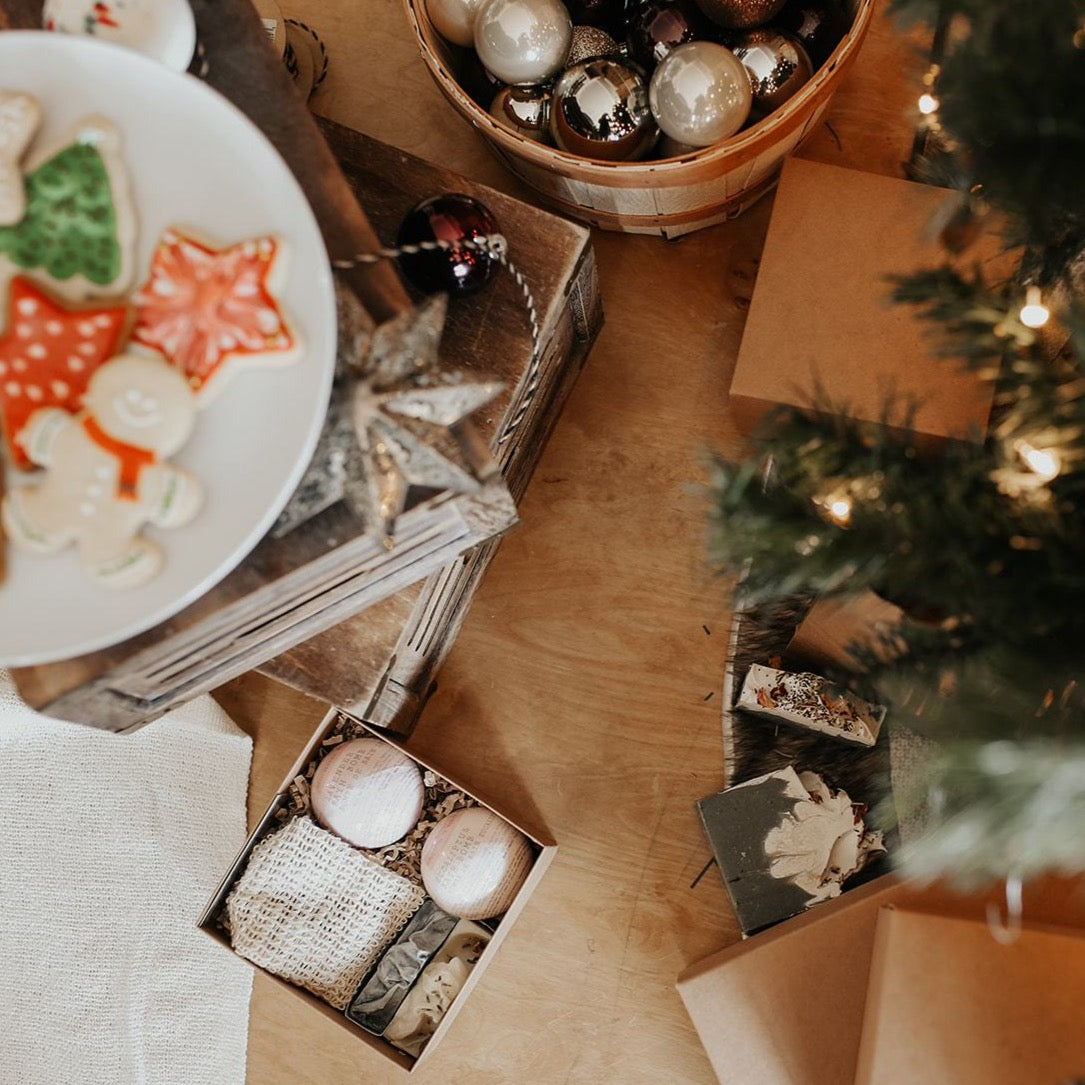 Gift Box: 3 Soap Bars 1 Bath Salt