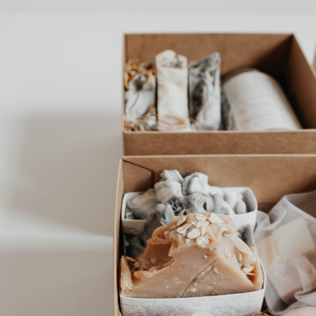 Gift Box: 3 Soap Bars + 2 Bath Bombs + 1 Soap Bag